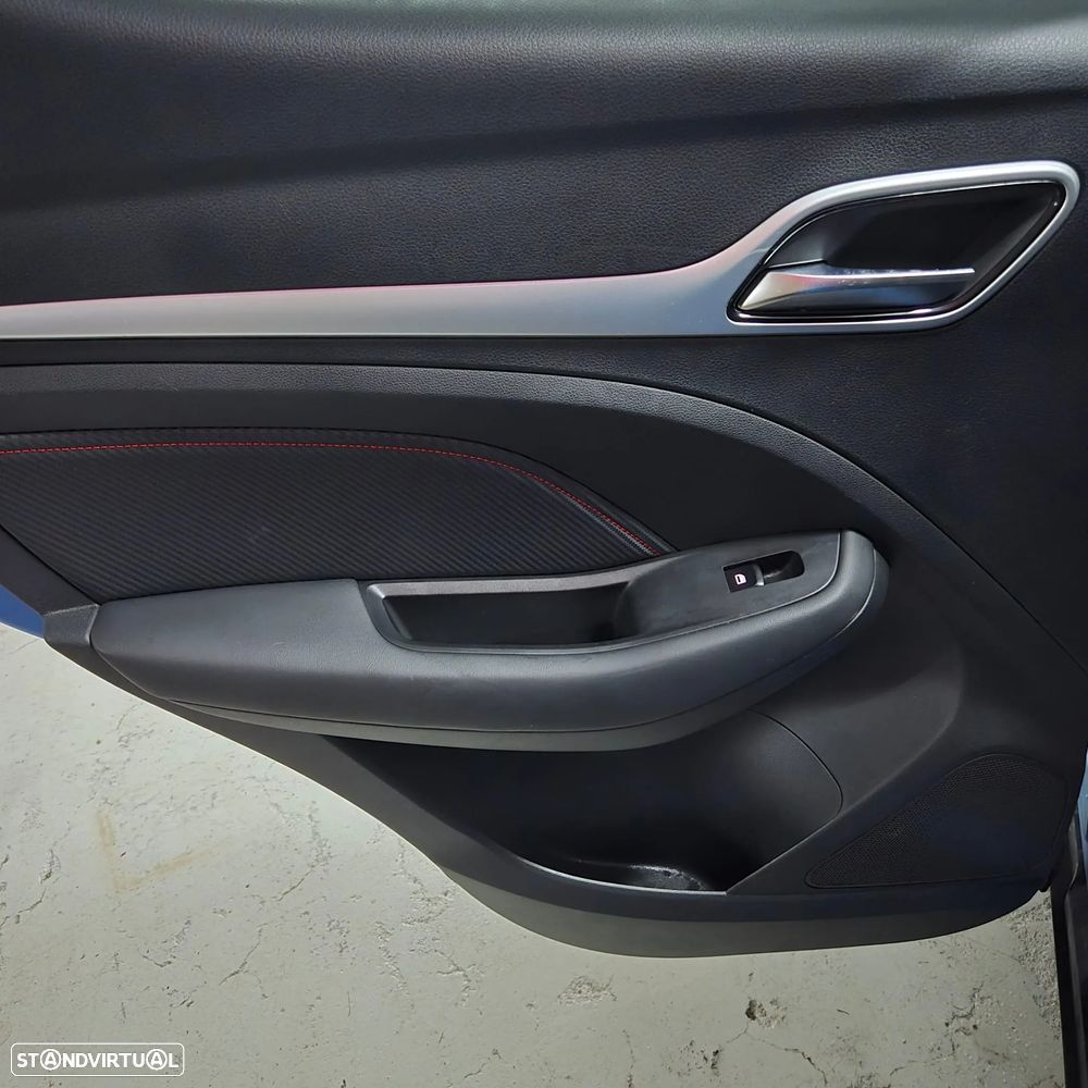 MG ZS EV 72.6 kWh Luxury - 28