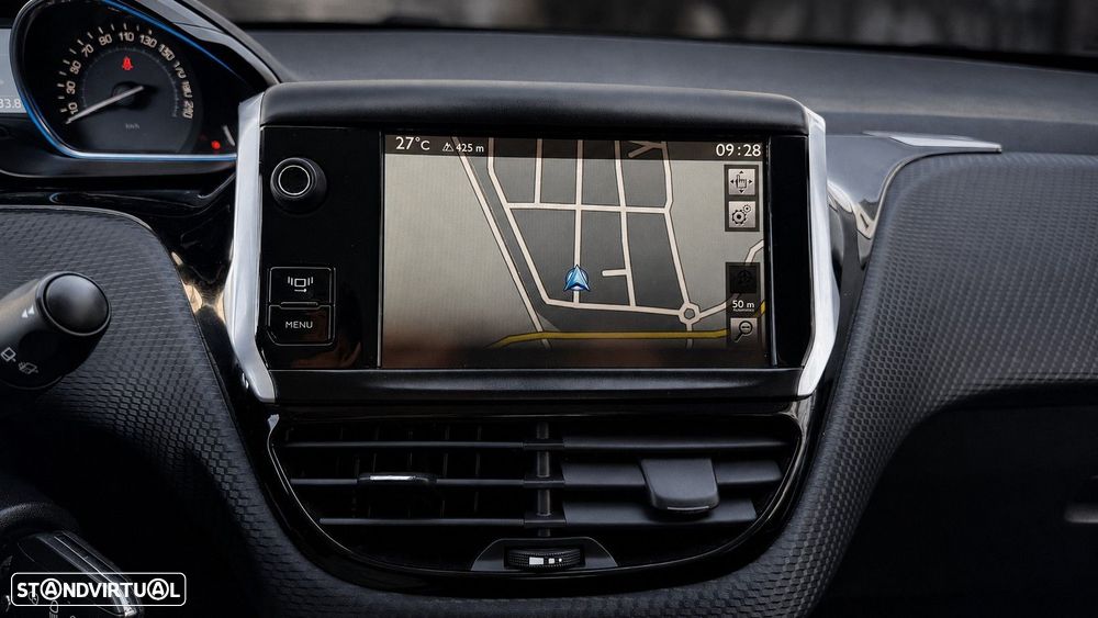 Peugeot 2008 1.2 PureTech Allure - 17
