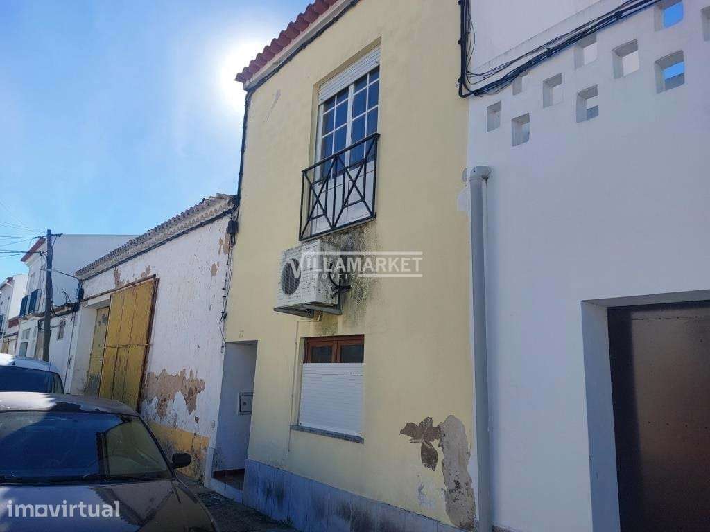 Moradia V3 da banca para reabilitar situada em Ferreira do Alentejo - Grande imagem: 2/17