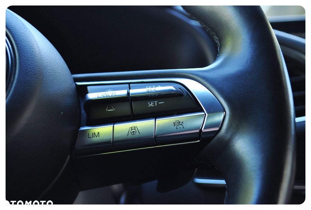 Mazda 3 2.0 mHEV AWD Hikari - 38