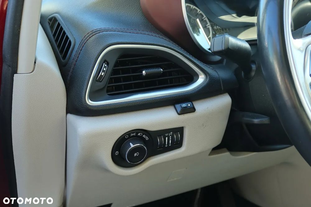 Chrysler Pacifica - 38