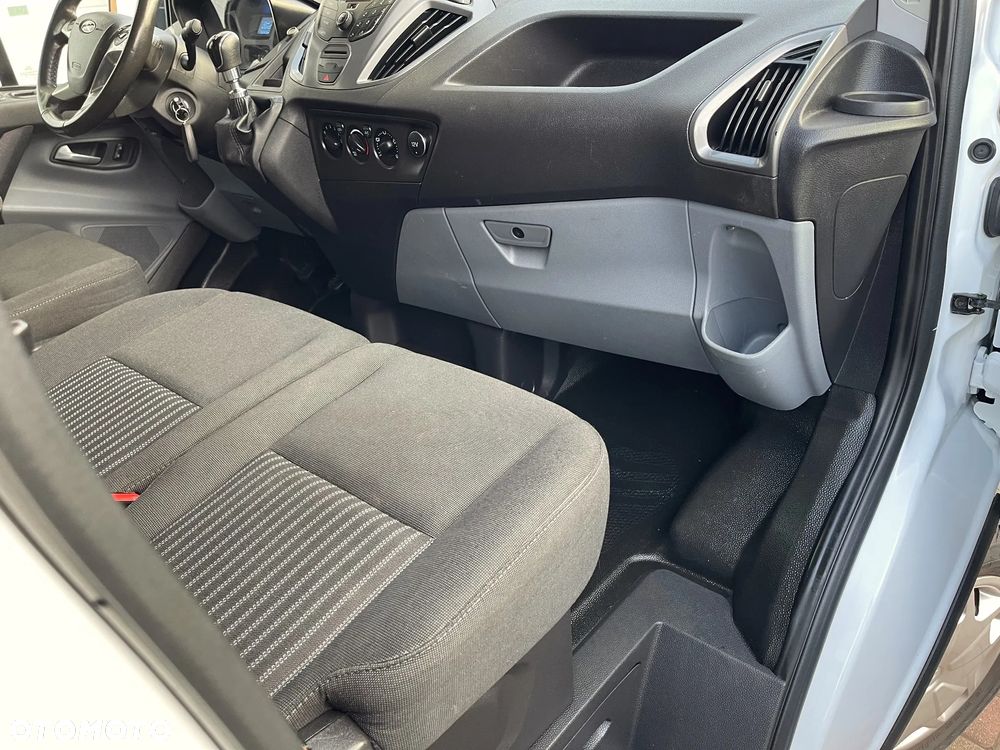 Ford Custom L2H1 - 23