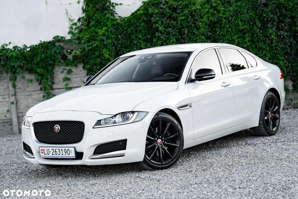 Jaguar XF 20d Prestige - 8