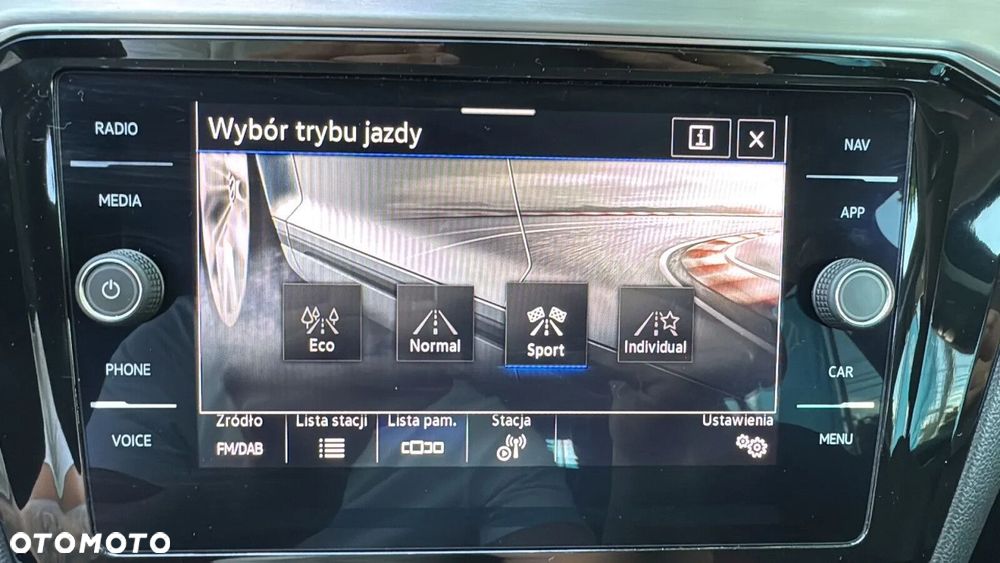 Volkswagen Passat Variant 2.0 TDI EVO Elegance DSG - 18