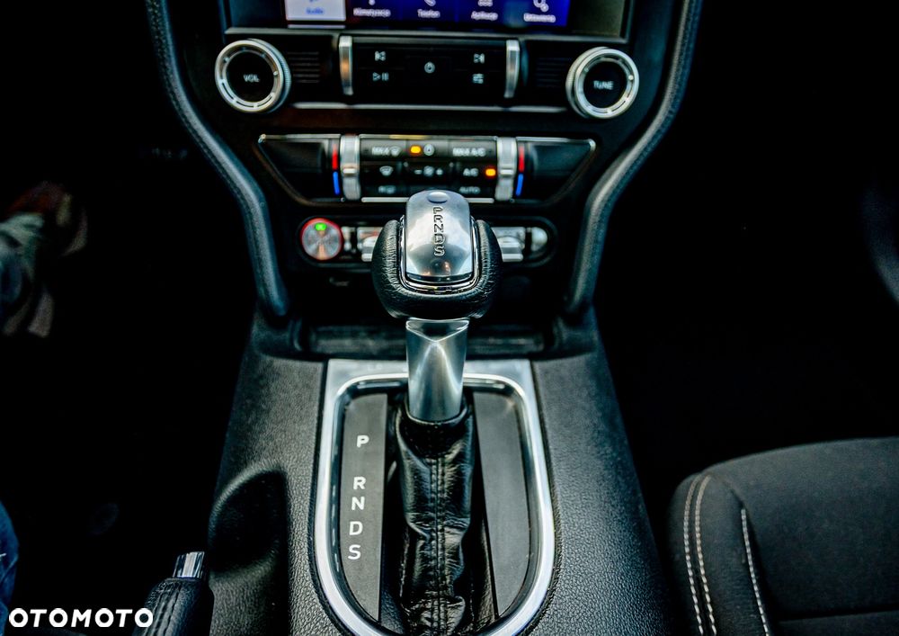 Ford Mustang - 34