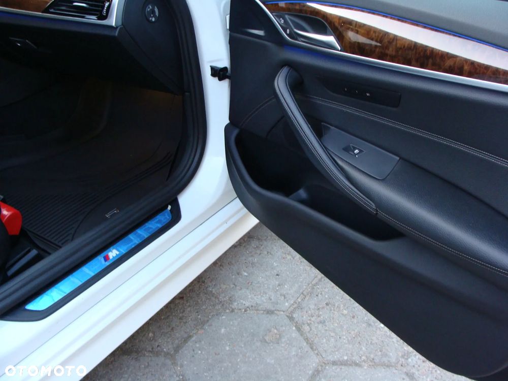 BMW Seria 5 520d xDrive M Sport sport - 28
