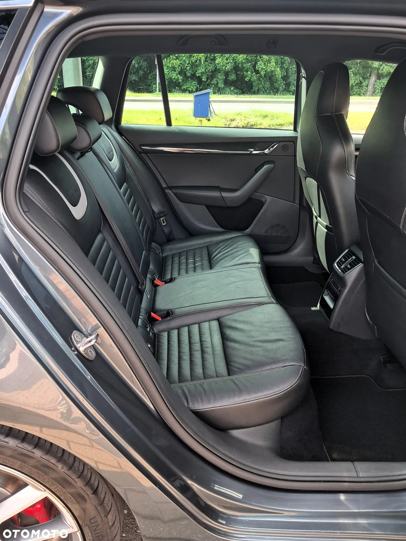 Skoda Octavia Combi 2.0 TDI DSG RS - 13