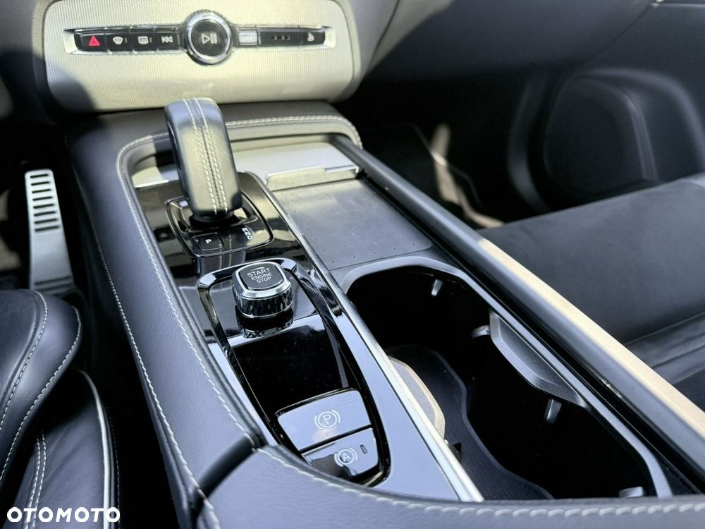 Volvo XC 90 T8 AWD Plug-In Hybrid Plus Black Edition 7os - 26