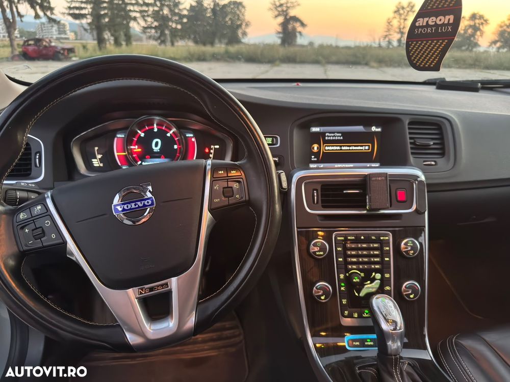 Volvo V60 D5 AWD Geartronic Summum - 12