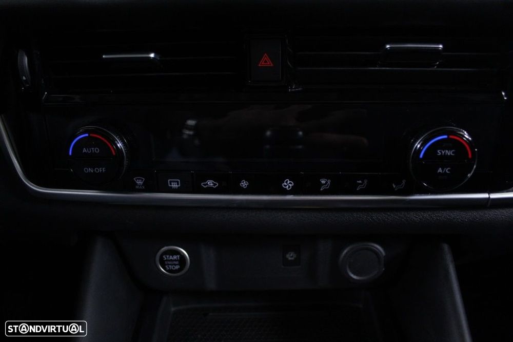 Nissan Qashqai 1.3 DIG-T N-Connecta LED+SKY - 28