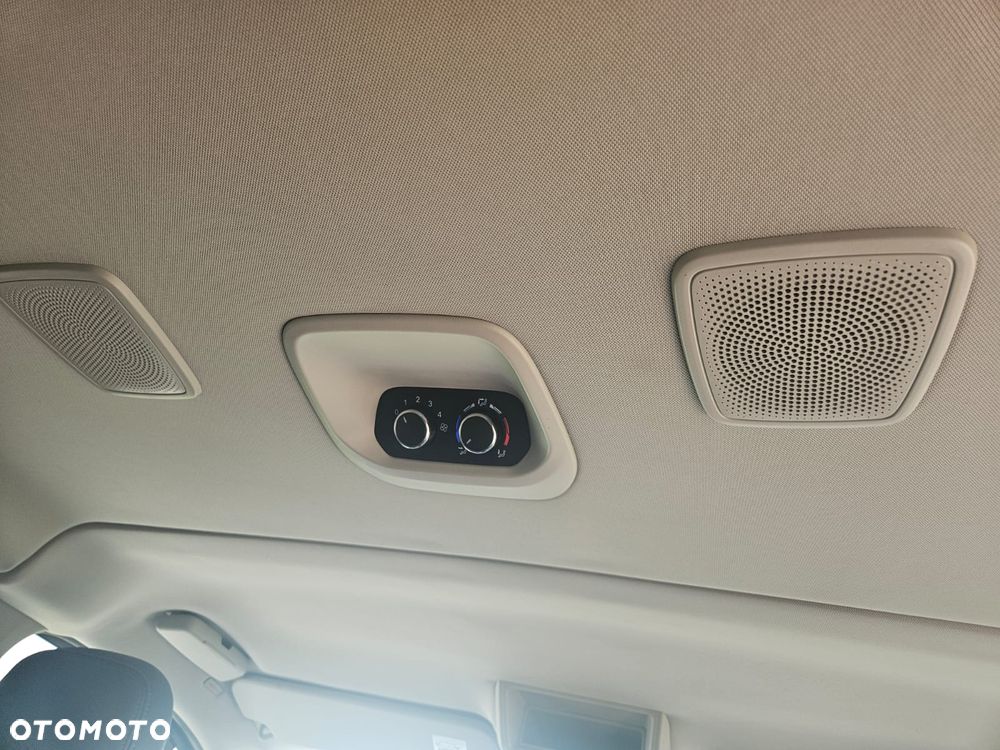 Ford Tourneo Custom - 20
