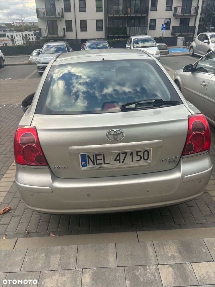 Toyota Avensis 2005 photo 2