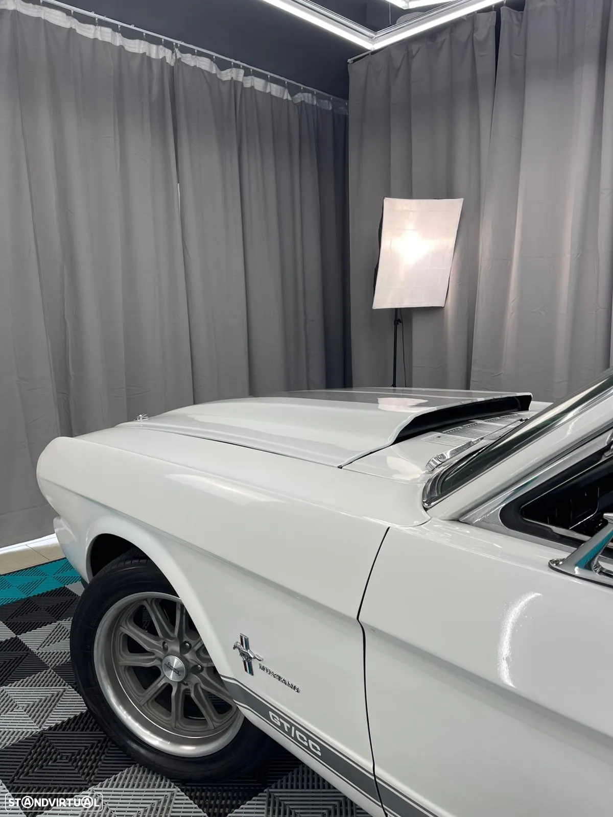 Ford Mustang - 7