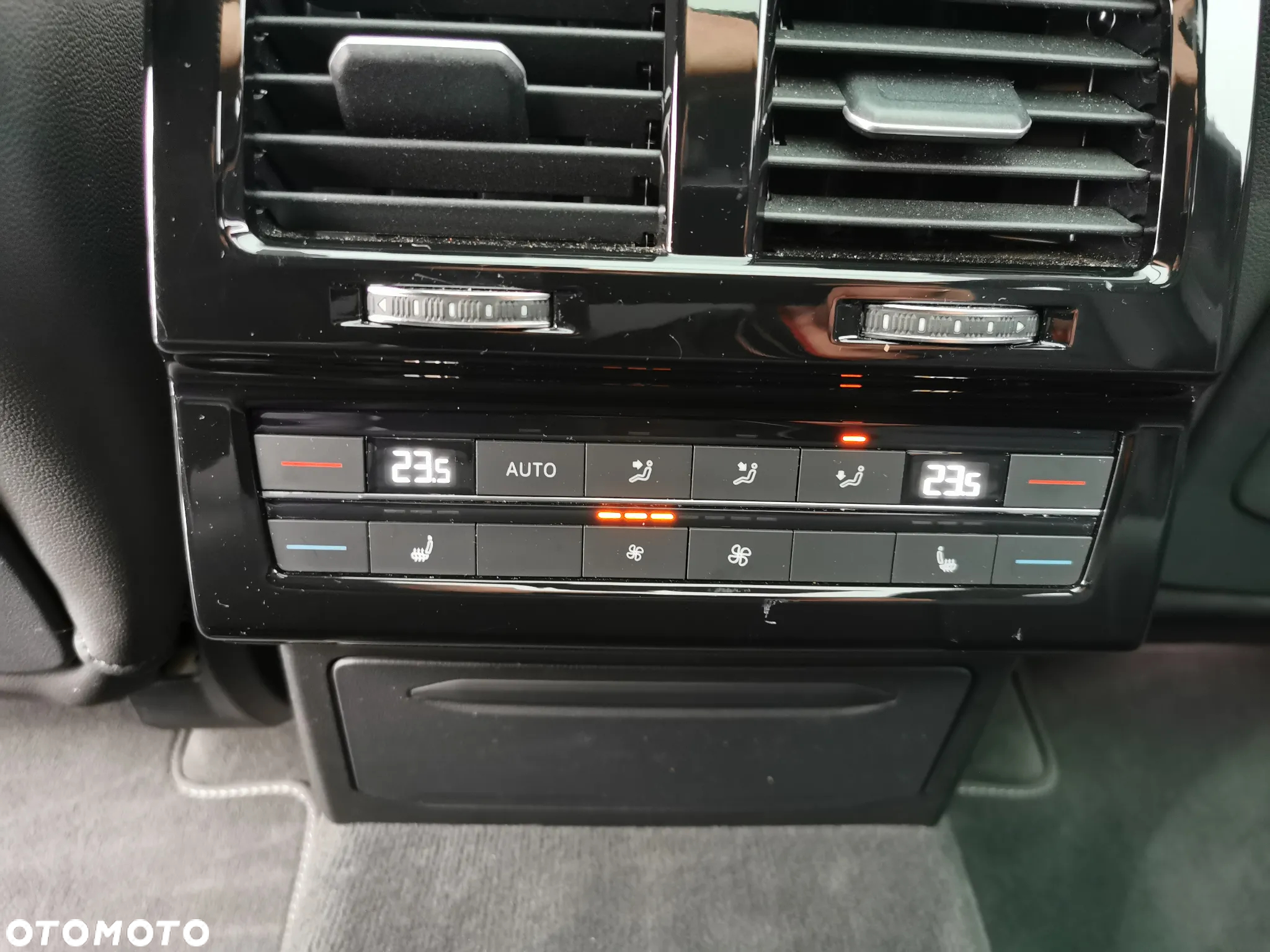 Volkswagen Touareg 4.0 V8 TDI SCR 4Mot R-Line - 32