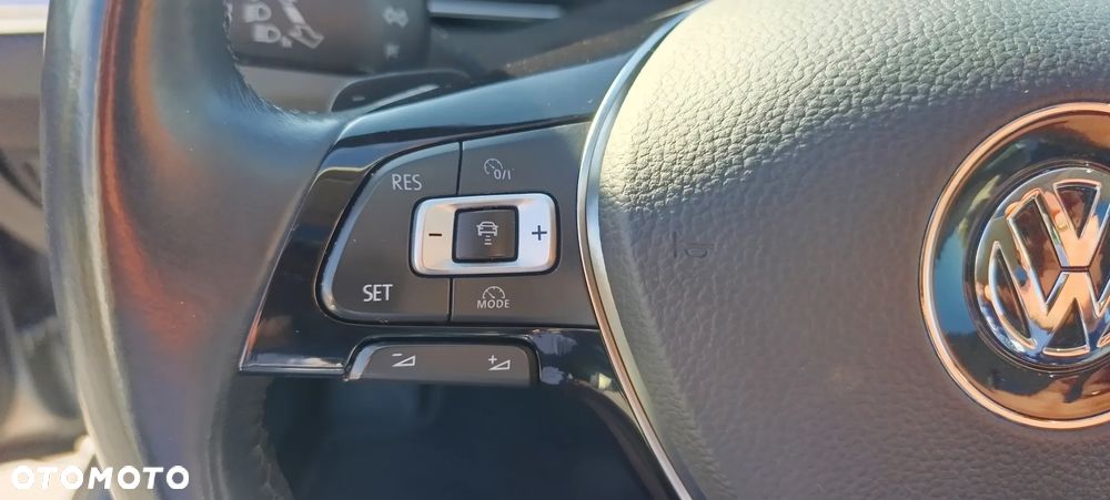 Volkswagen Passat - 20