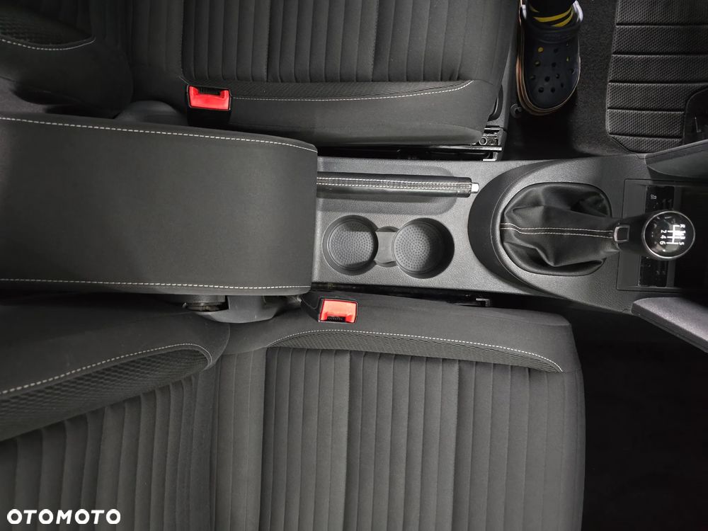 Volkswagen Touran - 11