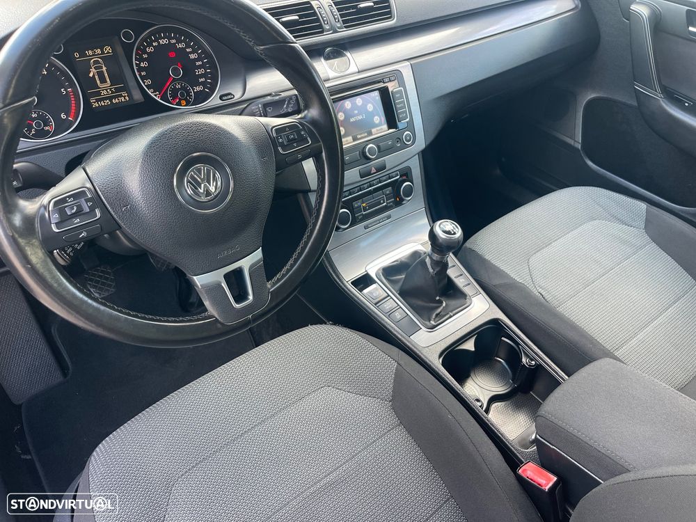 VW Passat Variant 1.6 TDI BlueMotion - 17