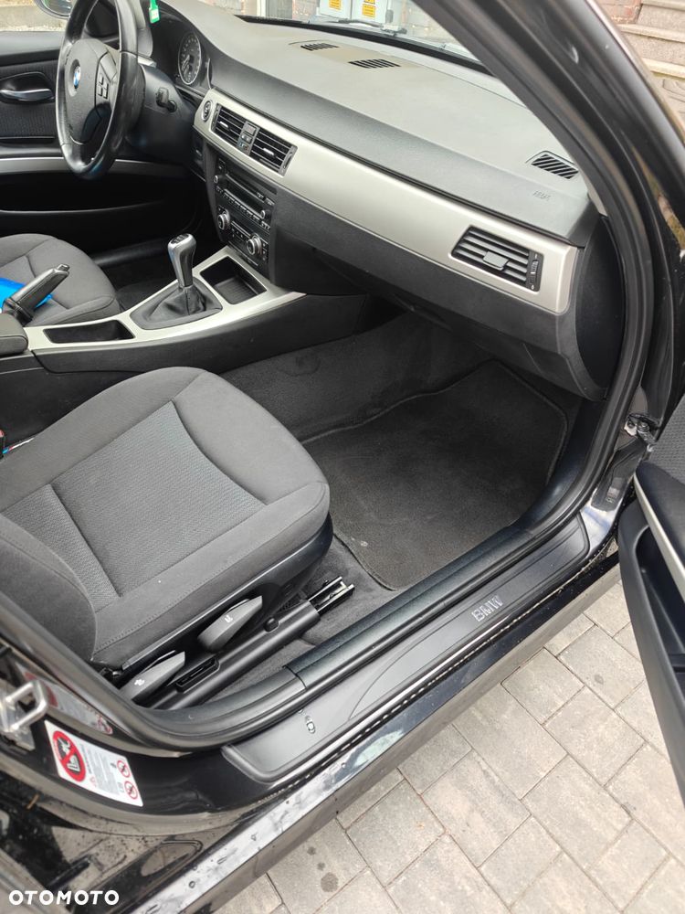 BMW Seria 3 318d DPF - 8
