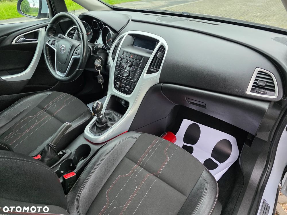 Opel Astra 1.4 150 Jahre - 9