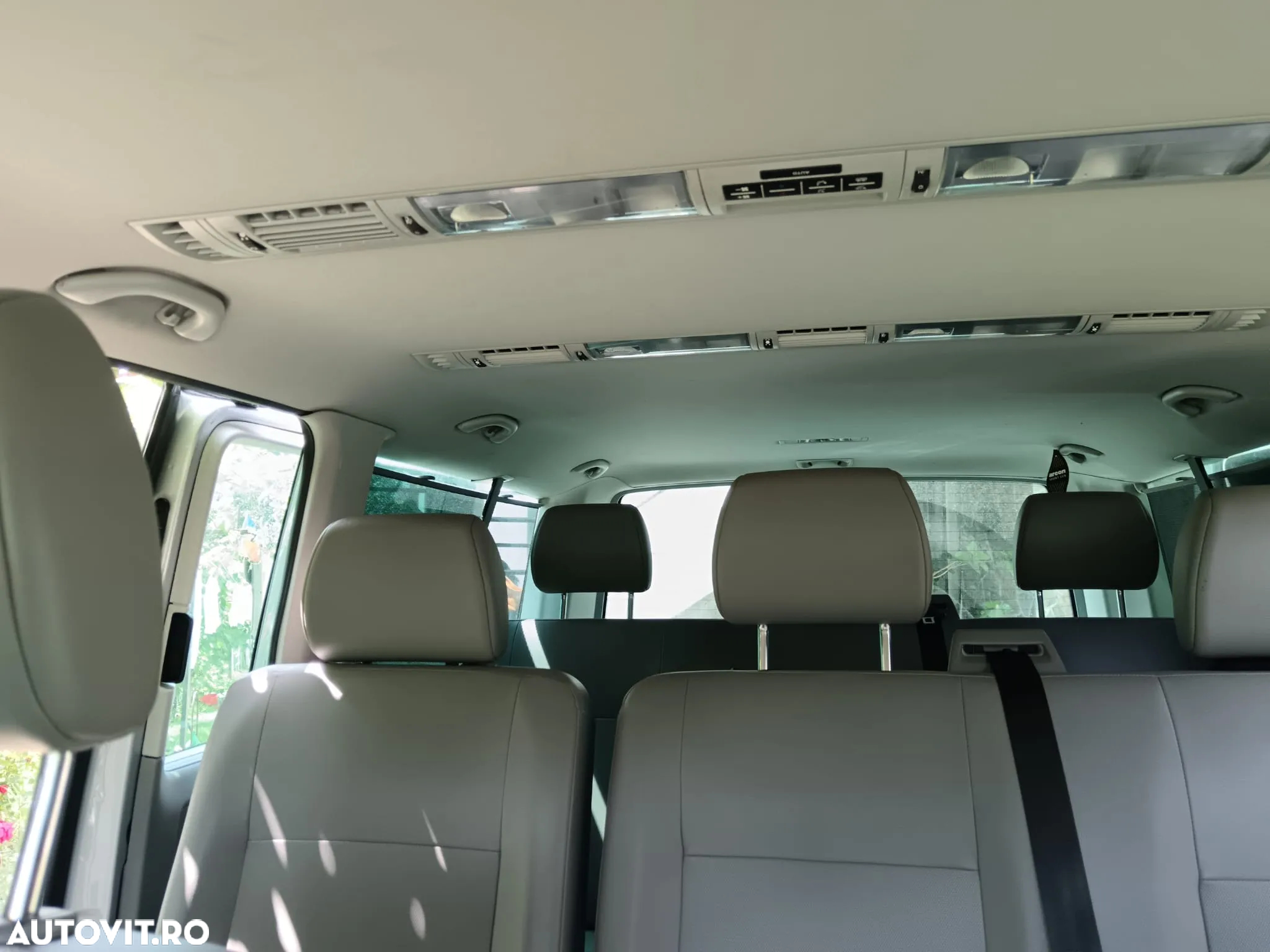Volkswagen Caravelle - 23