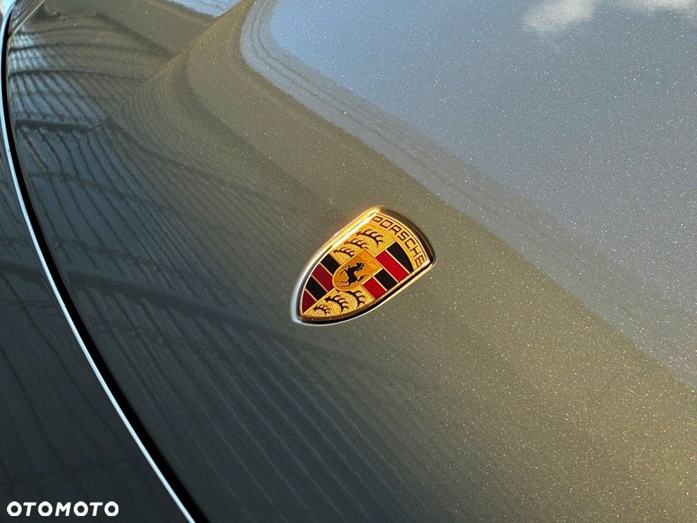 Porsche Taycan - 10