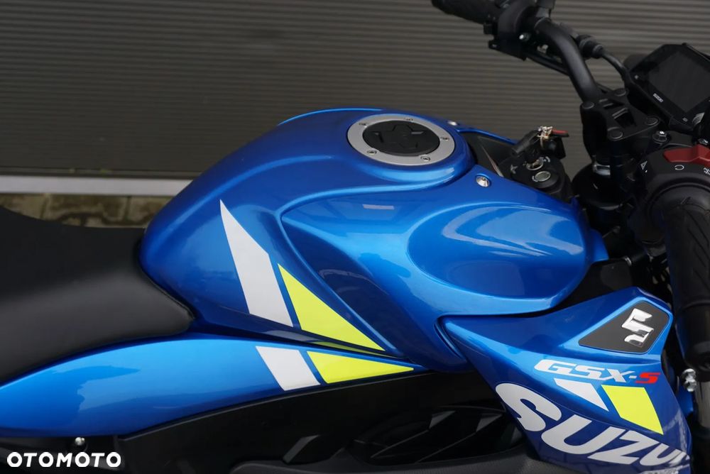 Suzuki GSX - 8