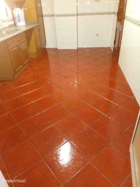 T2 arrendamento - 1.º Andar - Grande imagem: 2/5