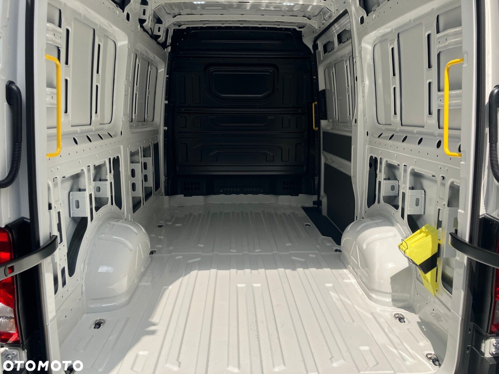 Volkswagen Crafter 35 2.0 TDI L3H3 3640 140 KM - 18