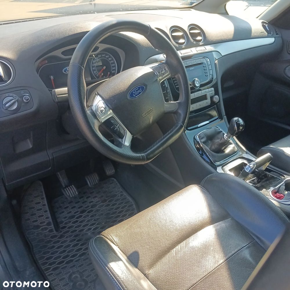 Ford S-Max - 16