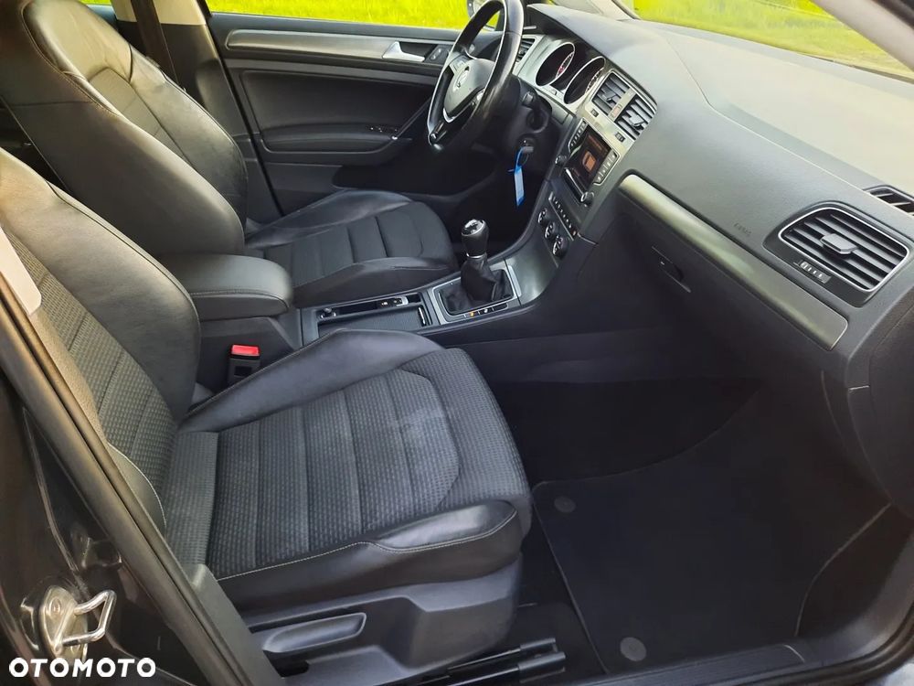 Volkswagen Golf 1.6 TDI BMT Comfortline - 23