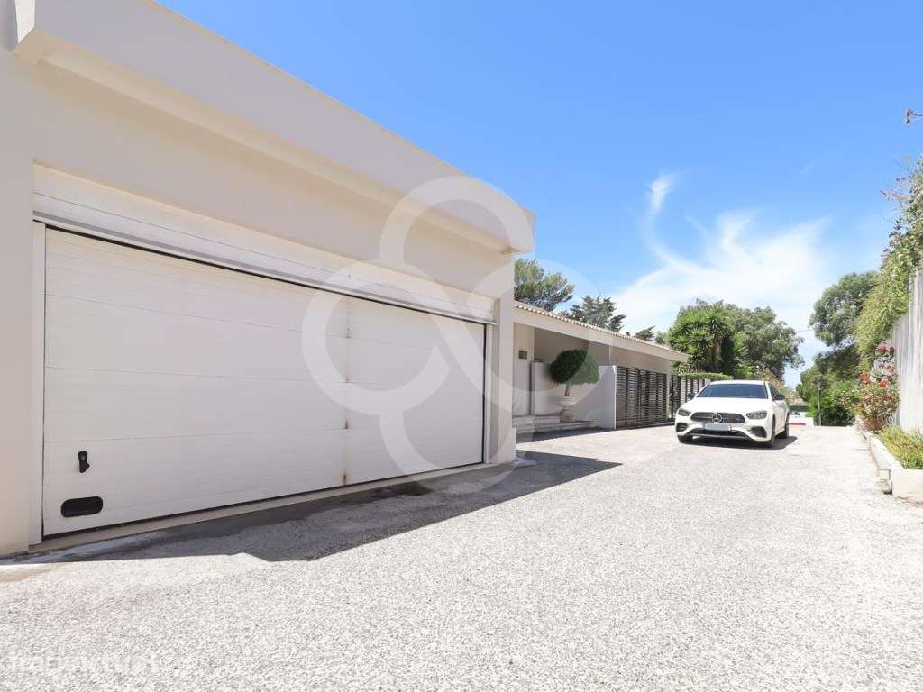 Moradia T6 Isolada no Estoril com piscina e garagem mais espaços ve... - Grande imagem: 5/42