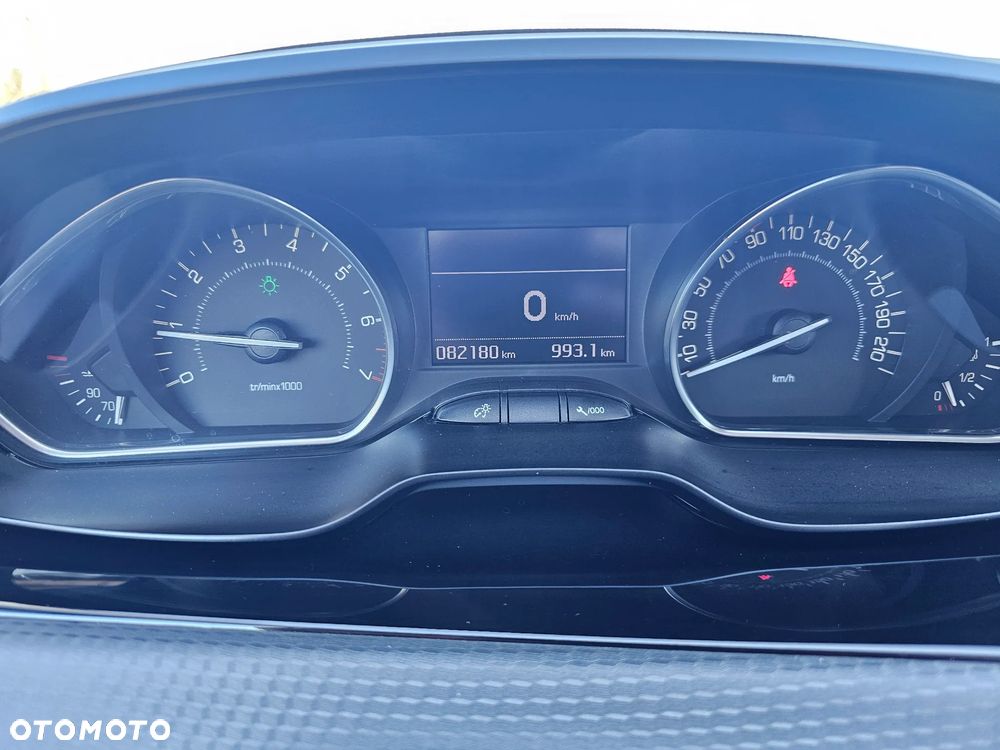 Peugeot 2008 1.2 Pure Tech Style S&S - 7