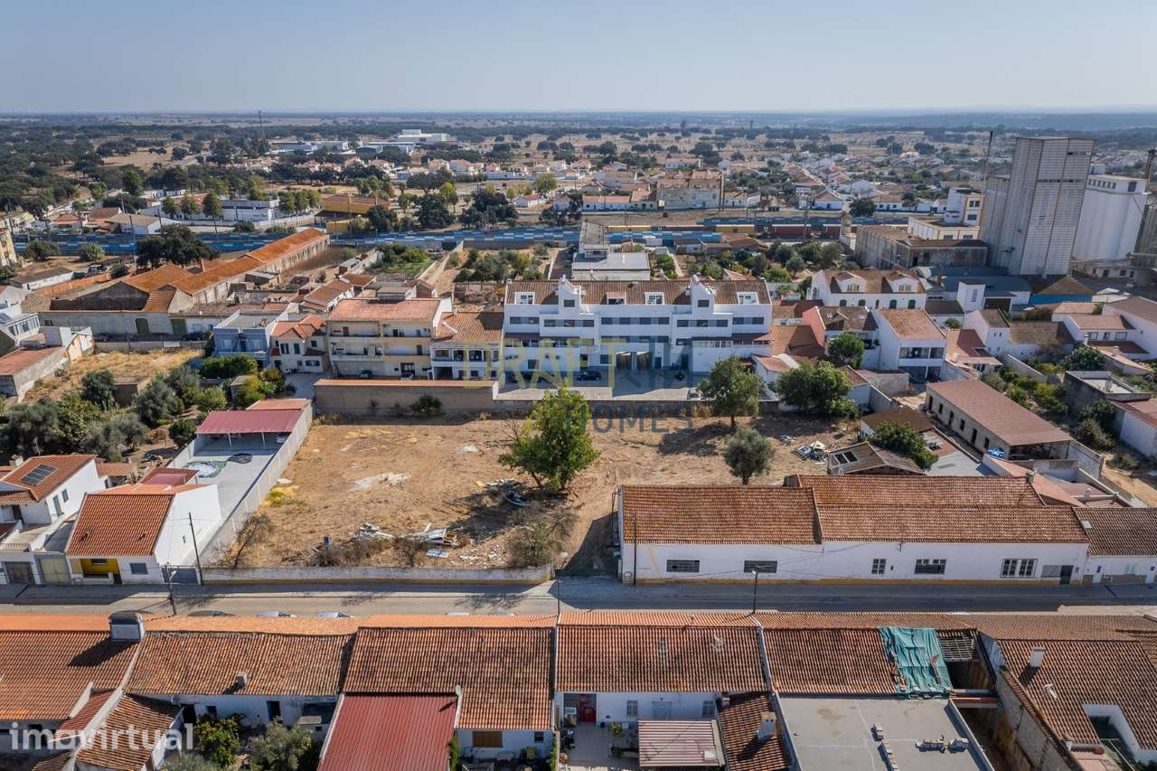 Terreno com armazém no Alentejo - Grande imagem: 3/23