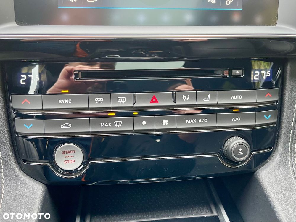 Jaguar F-Pace 25t AWD Portfolio - 27