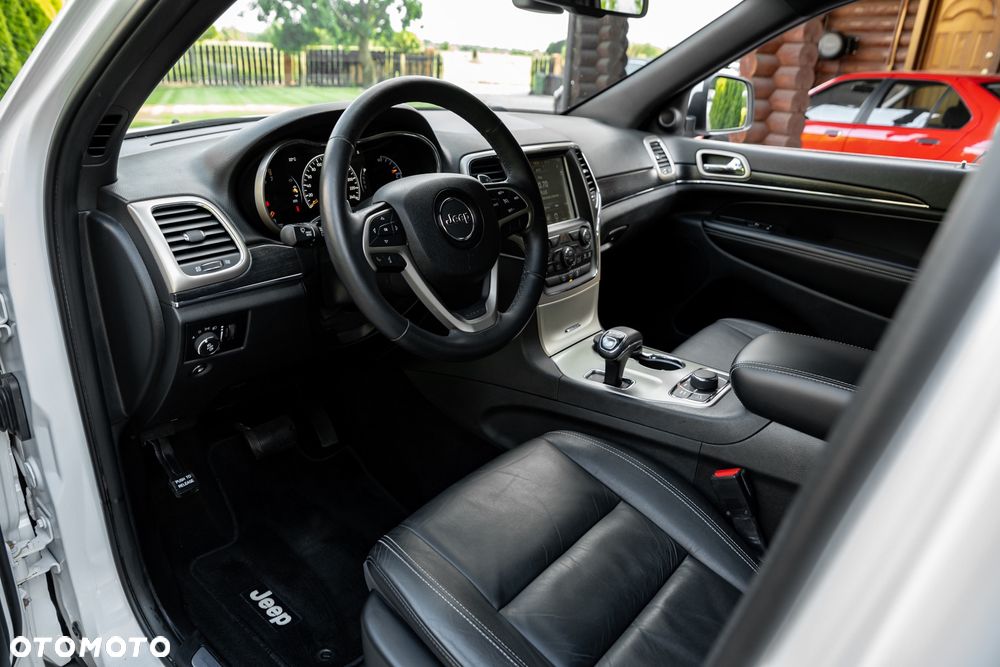 Jeep Grand Cherokee - 16