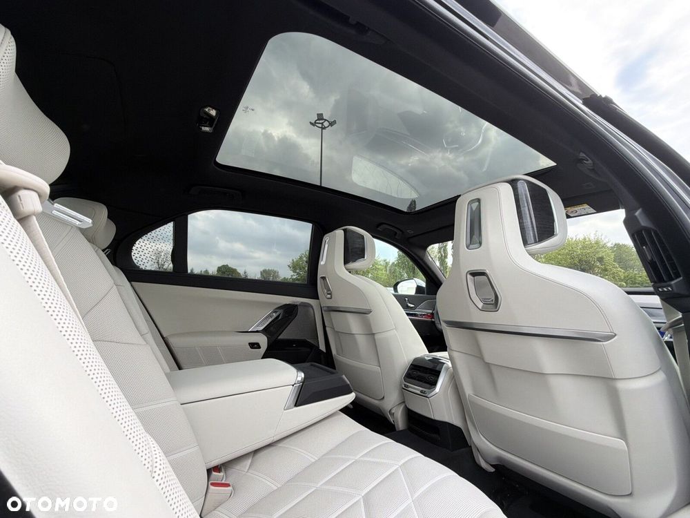 BMW Seria 7 - 16