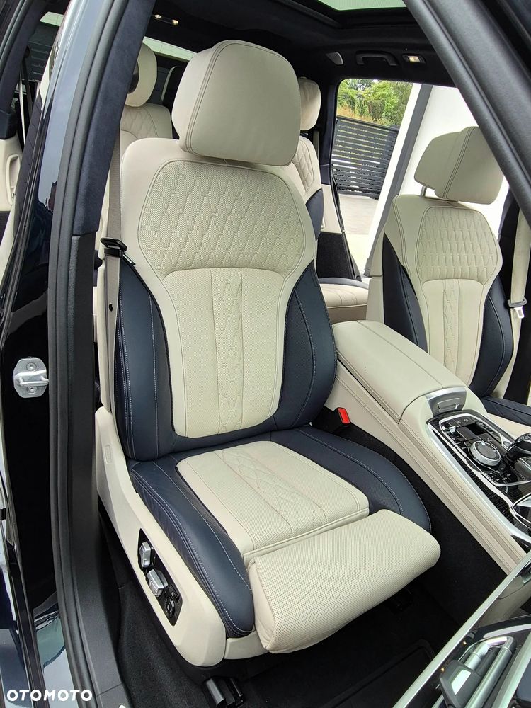 BMW X7 M50i sport - 16