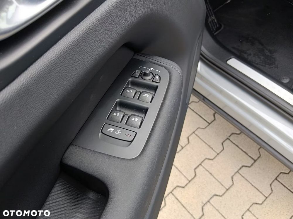 Volvo XC 60 B5 B AWD Ultra Black Edition - 31