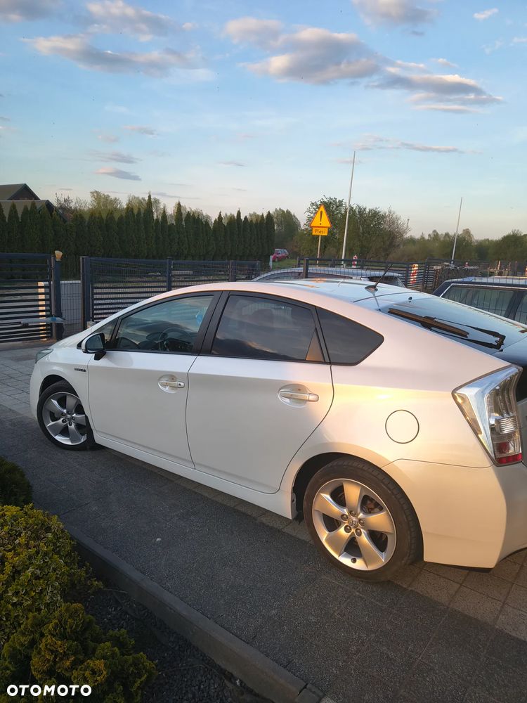 Toyota Prius 1.8 HSD Prestige - 11