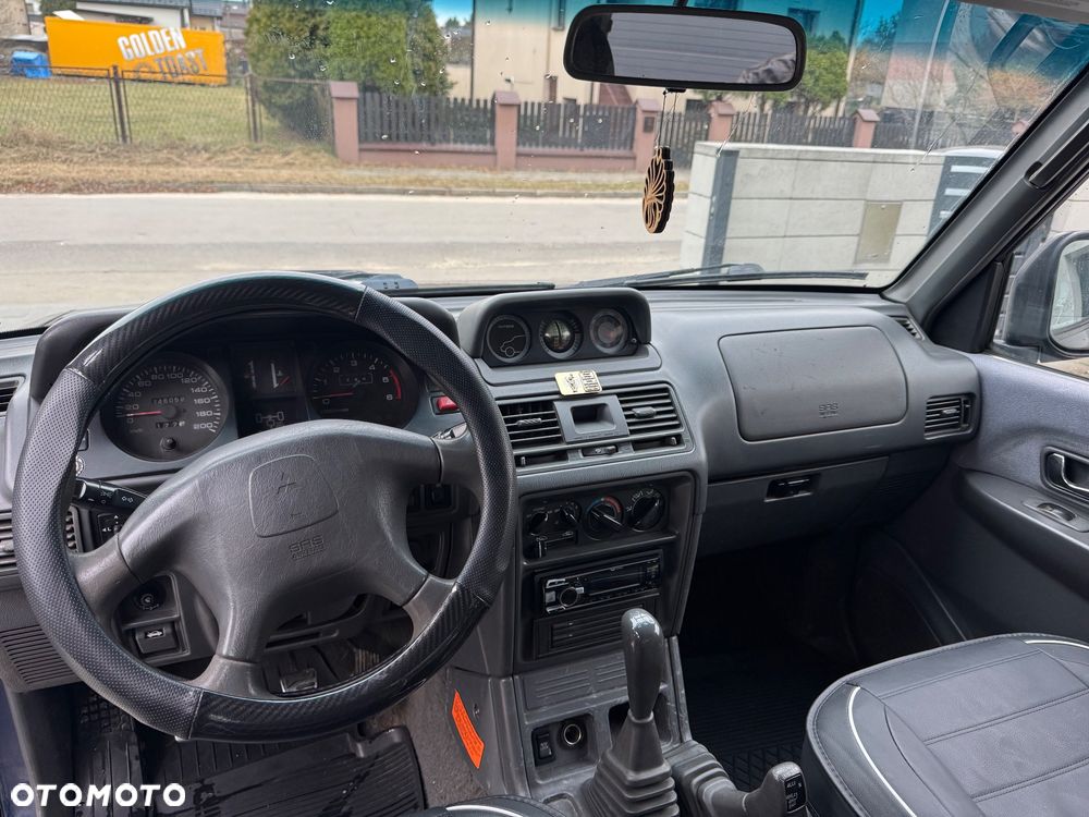 Mitsubishi Pajero - 10