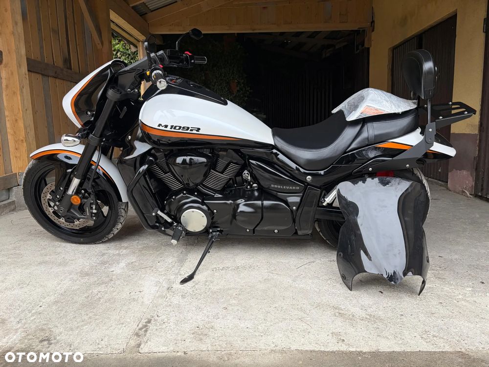 Suzuki Intruder - 32