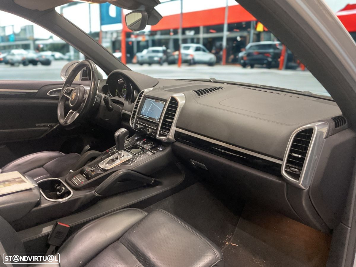 Porsche Cayenne S E-Hybrid - 8