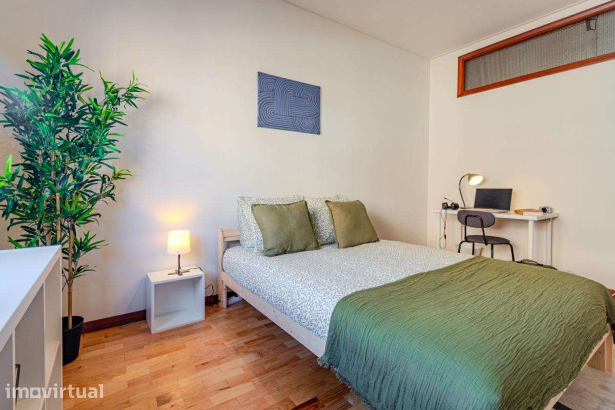 Quarto - localizado em Santo Ildefonso Porto - Grande imagem: 3/30
