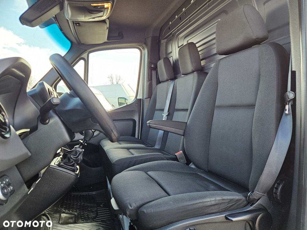 Mercedes-Benz Sprinter - 21