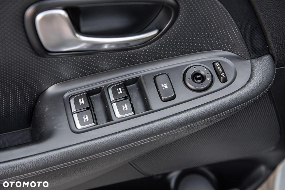 Kia Carens 1.7 CRDi M 7os - 16