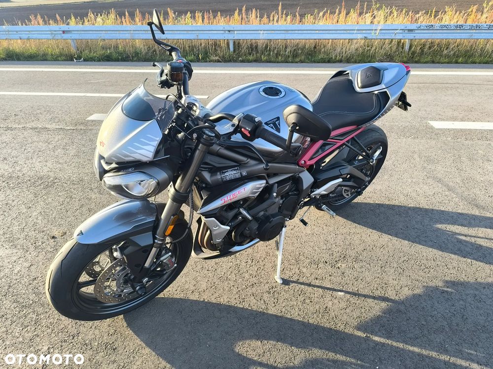 Triumph Street Triple - 32