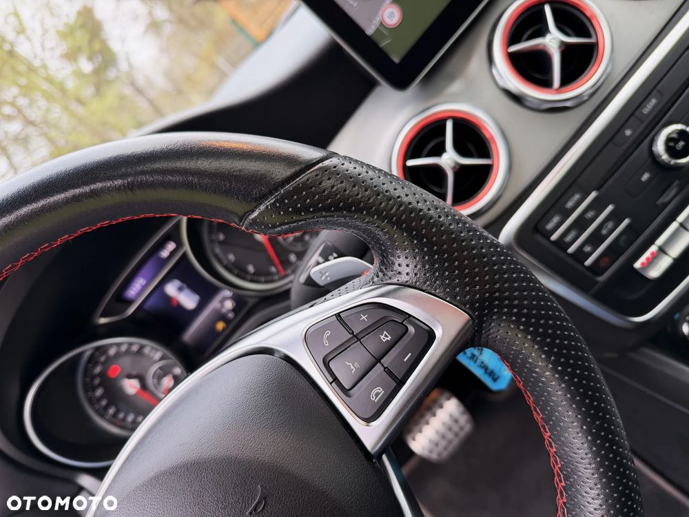 Mercedes-Benz GLA 200 7G-DCT AMG Line - 24