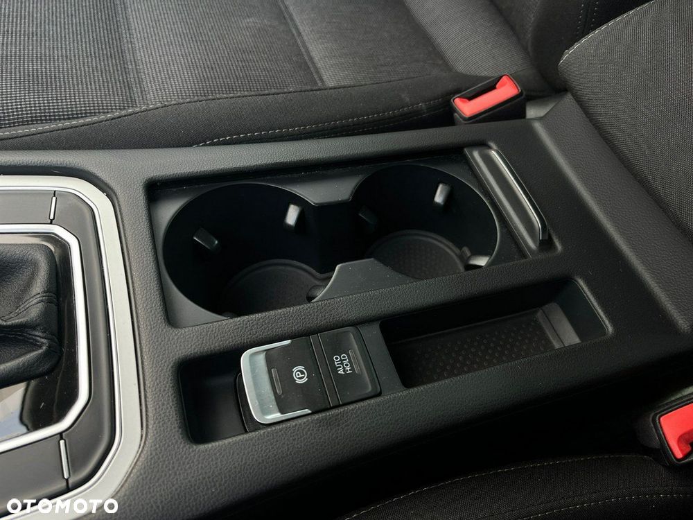 Volkswagen Passat - 20