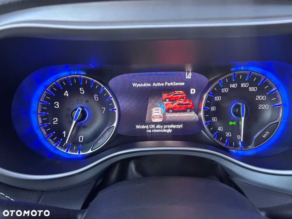 Chrysler Pacifica - 35