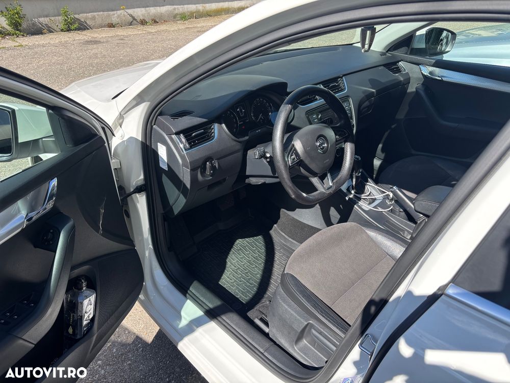 Skoda Octavia 2.0 TDI STYLE DSG - 13